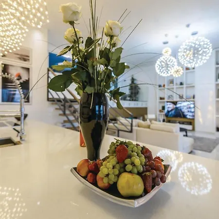 Holiday home Cozy In With Jacuzzi Crikvenica
