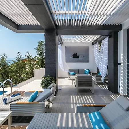 Holiday home Cozy In With Jacuzzi *