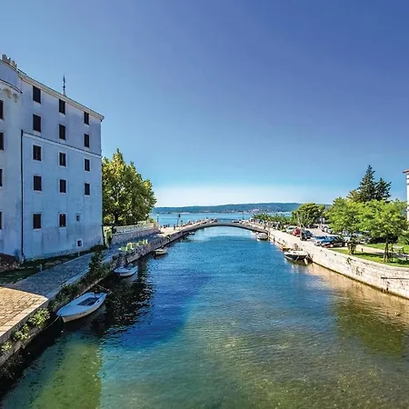 Cozy In With Jacuzzi Holiday home Crikvenica