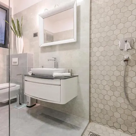 Holiday home Cozy In With Jacuzzi *