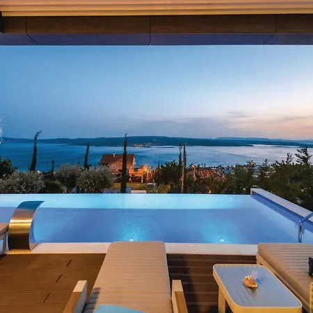 Cozy In With Jacuzzi *