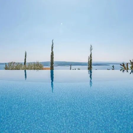 Cozy In With Jacuzzi *